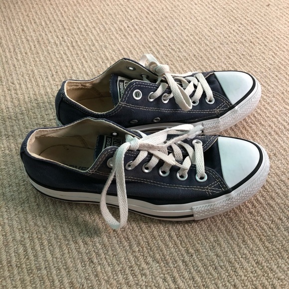 Low Top Chuck Taylor All Star Converse - Picture 2 of 5